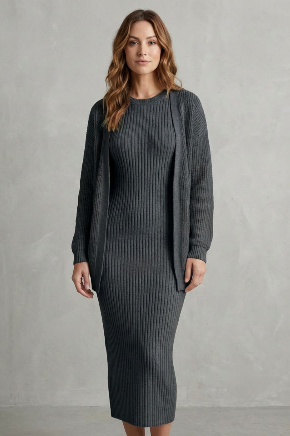 Ensemble robe pull maille côtelée gris foncé, vue portée
