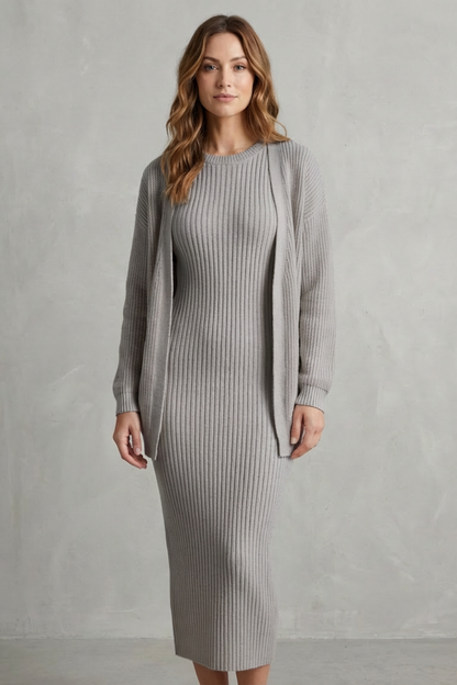 Ensemble robe pull maille côtelée gris clair, vue portée