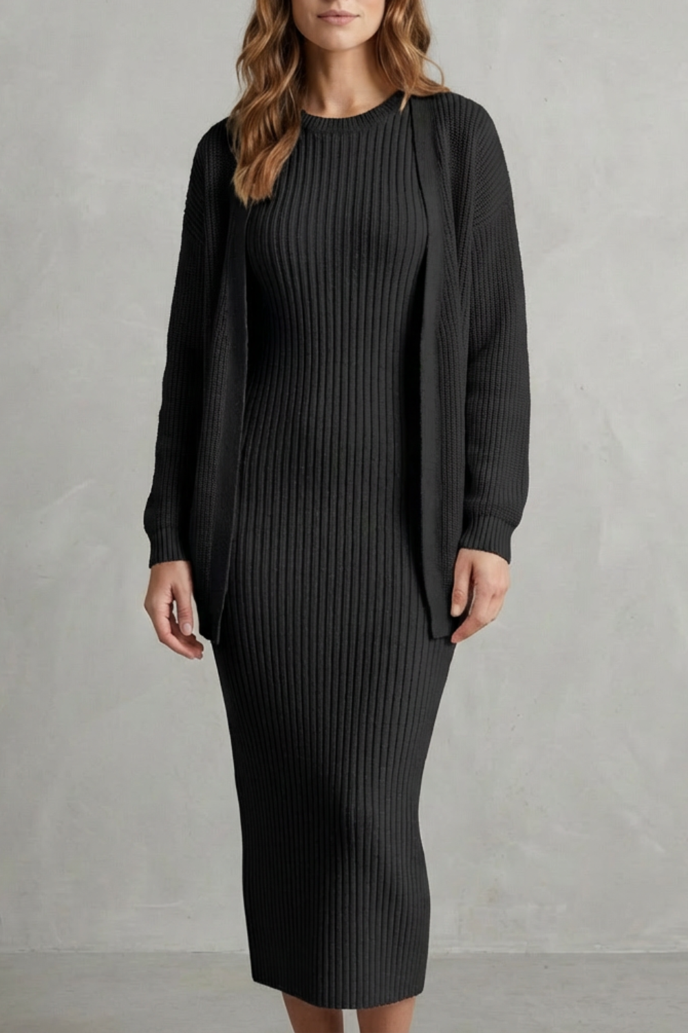 Ensemble robe pull maille côtelée noir, vue de face, avec cardigan