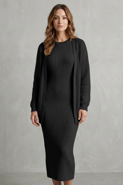 Ensemble robe pull maille côtelée noir, détail de la coupe ajustée