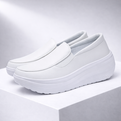 baskets confort femme blanc en aspect cuir, vue de côté