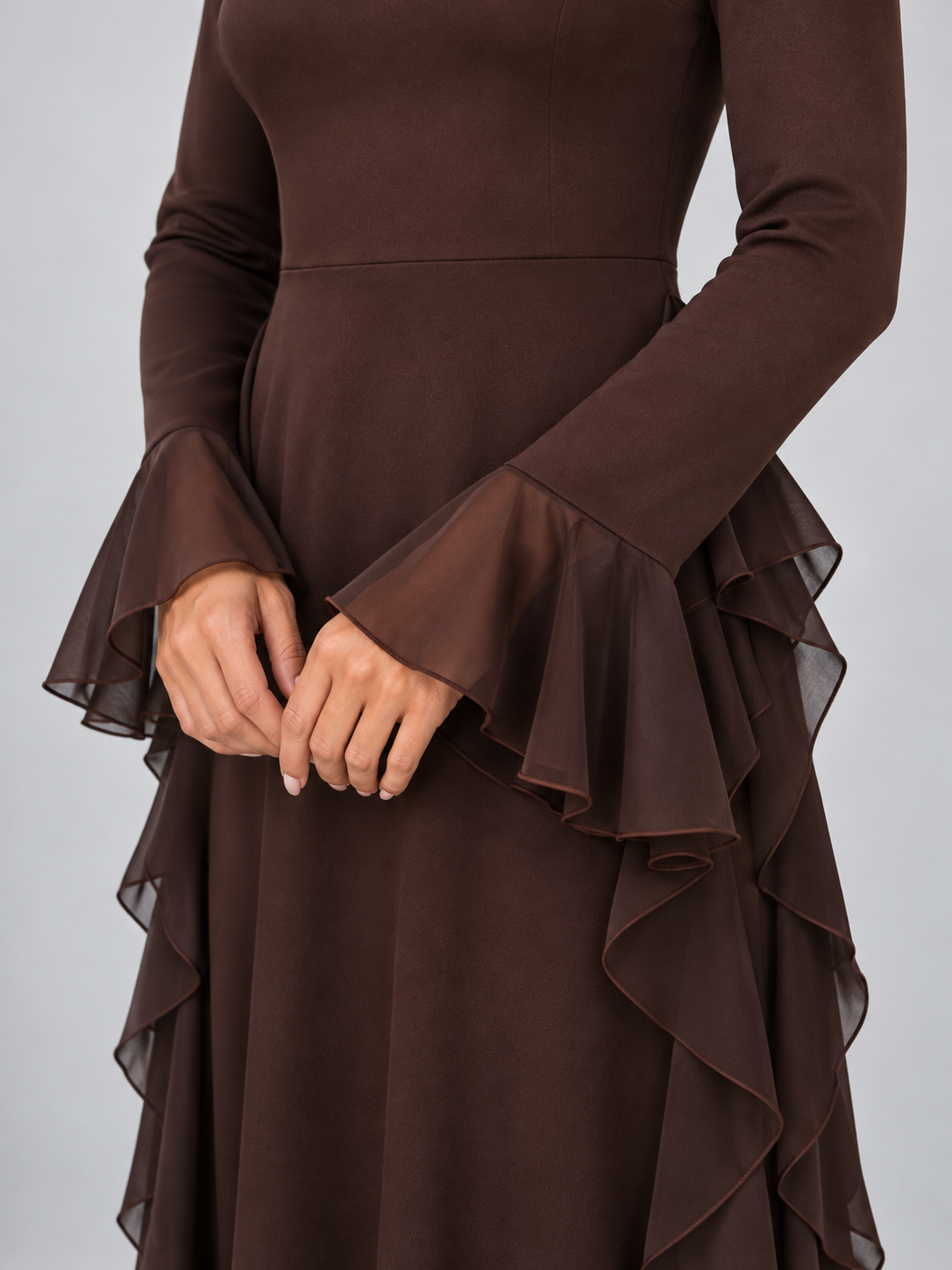 robe maxi marron à volants femme, détail manches évasées