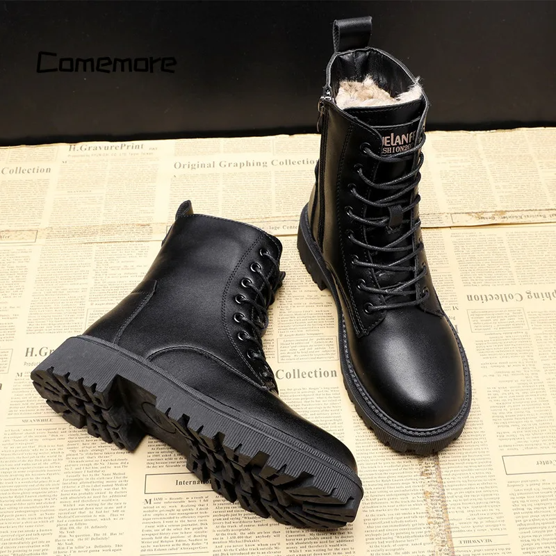 Bottes d'hiver en cuir noir, vue de profil