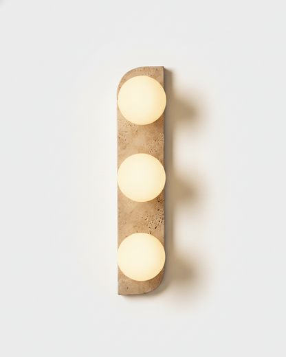 Triple, pilier travertin et trois globes