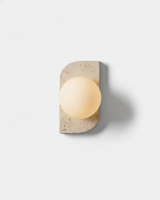 Simple, pilier travertin et globe verre opalin