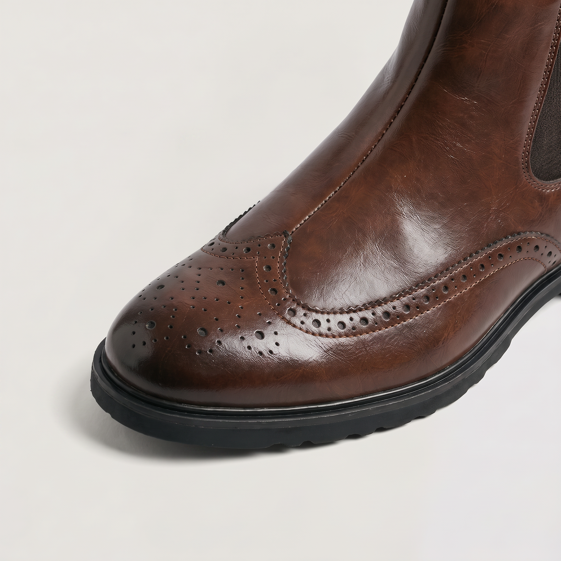 Bottines Chelsea brogue marron, détail semelle
