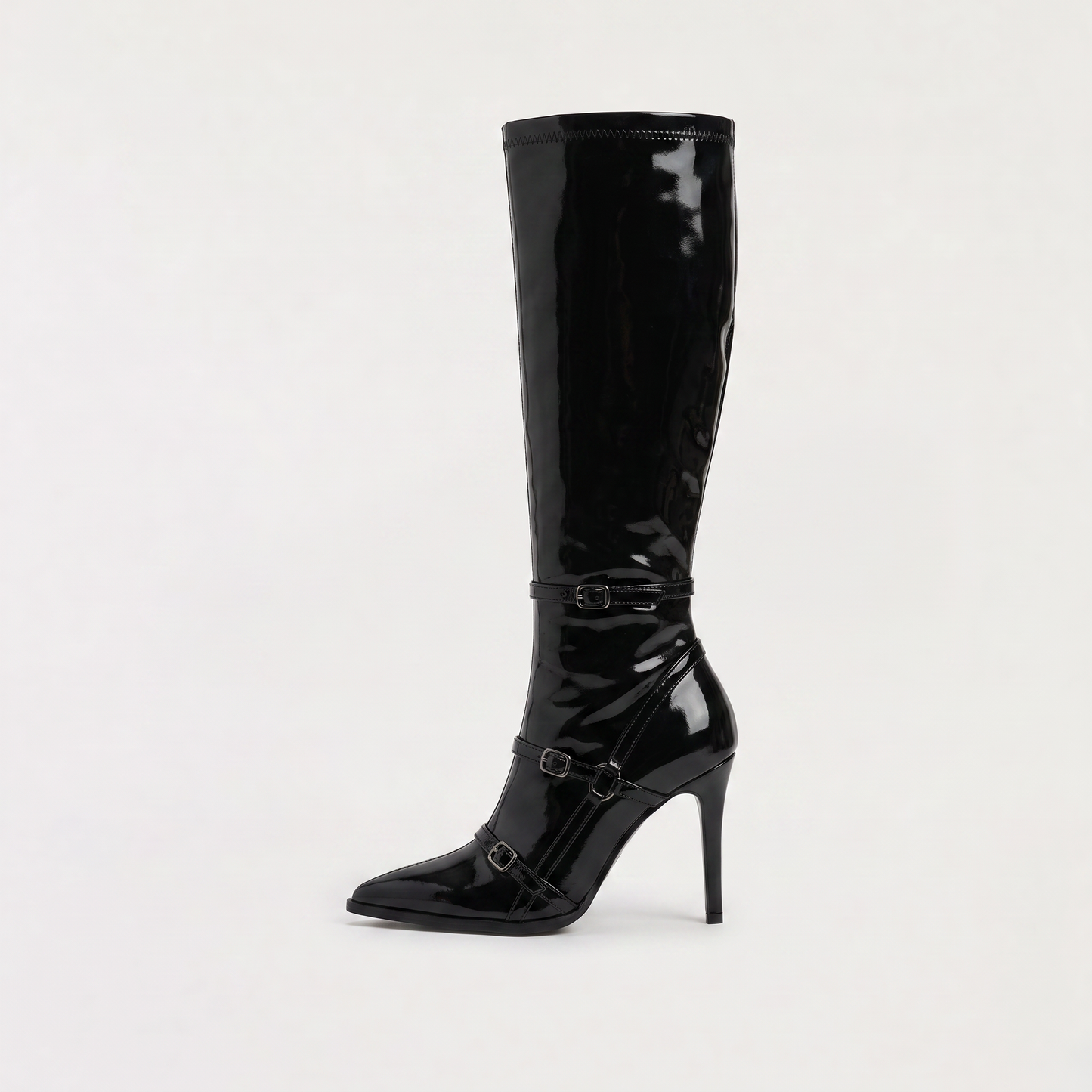 Bottes cuissardes vernies noires à talon aiguille, vue de face