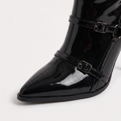 Bottes cuissardes vernies noires, détail talon aiguille