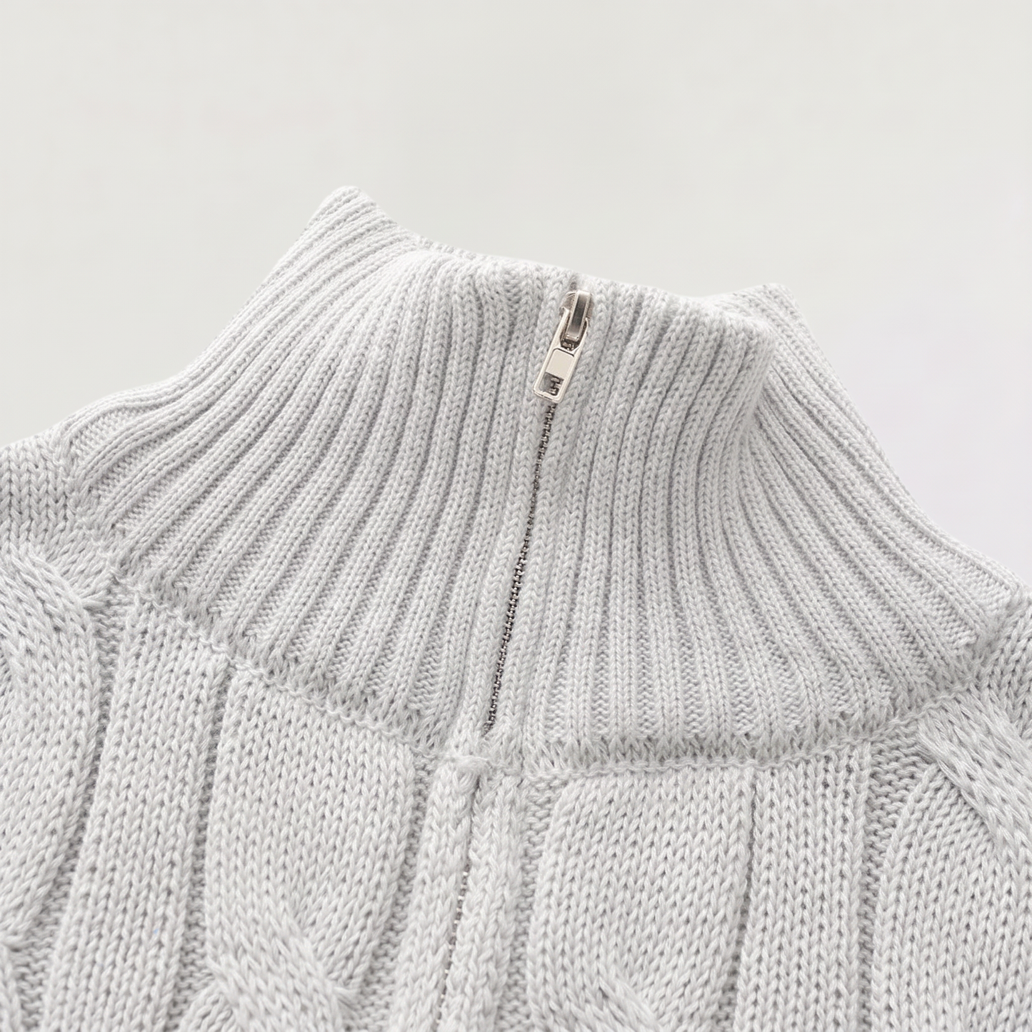 Pull tricoté demi-zip marine, détail tissu