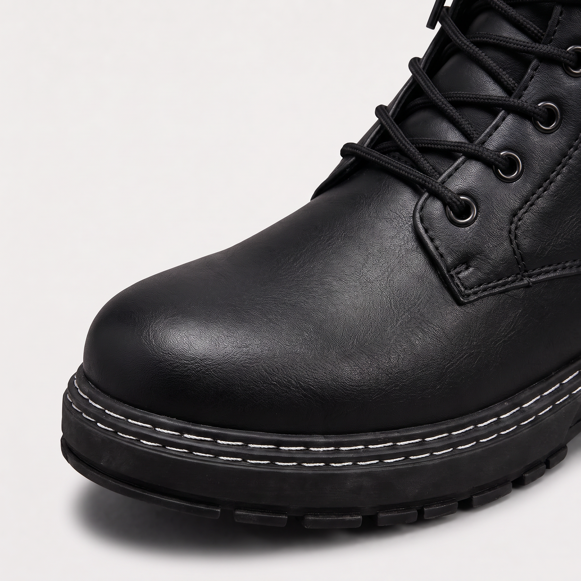 Bottes de randonnée montées noires, semelle cramponnée