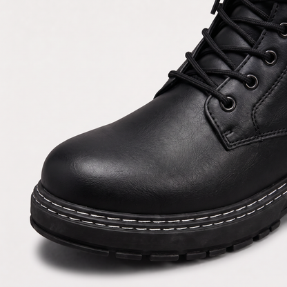 Bottes de randonnée montées noires, semelle cramponnée