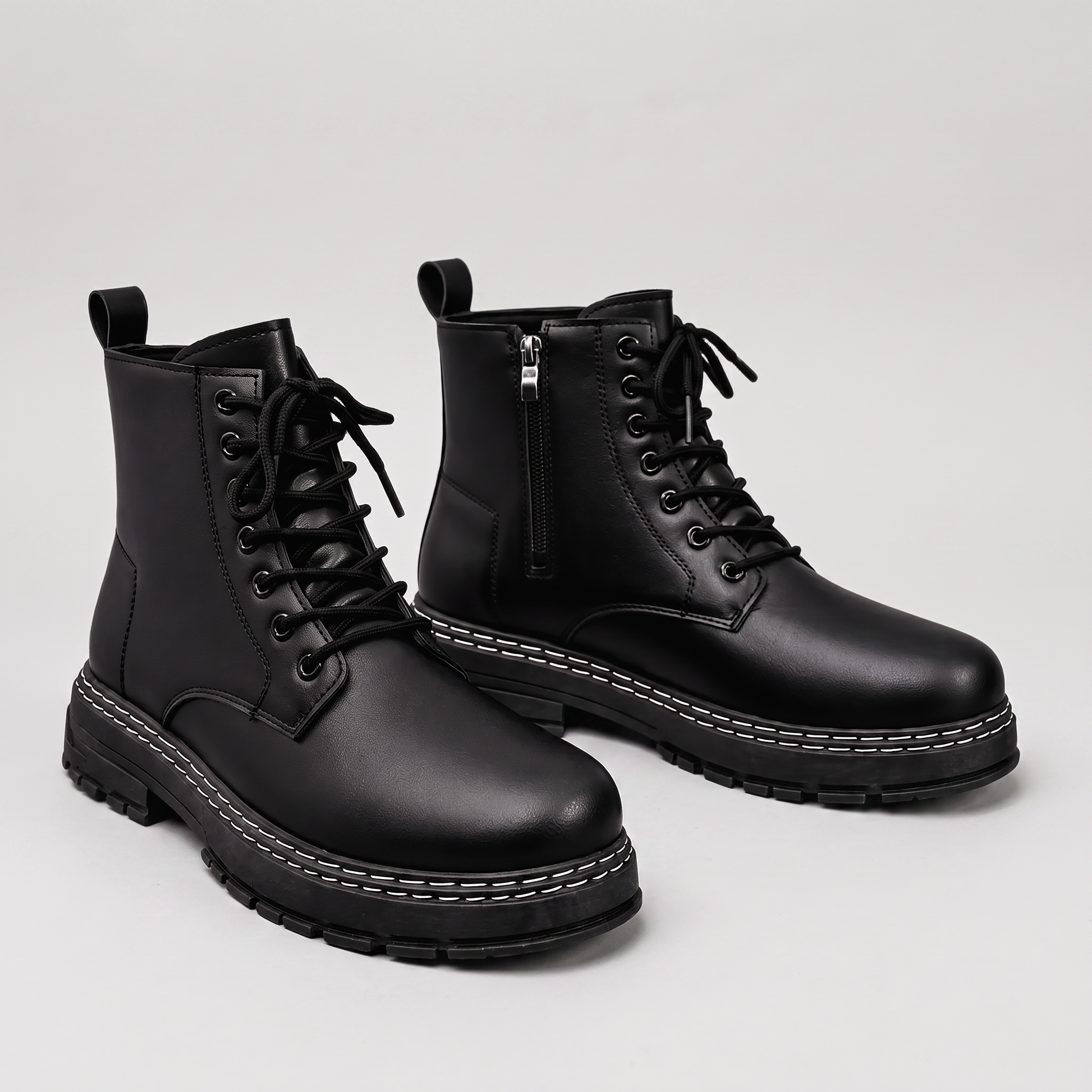 Bottes de randonnée montées noires, détail lacets