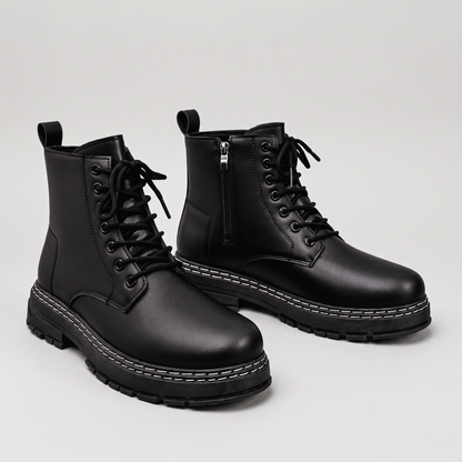 Bottes de randonnée montées noires, détail lacets