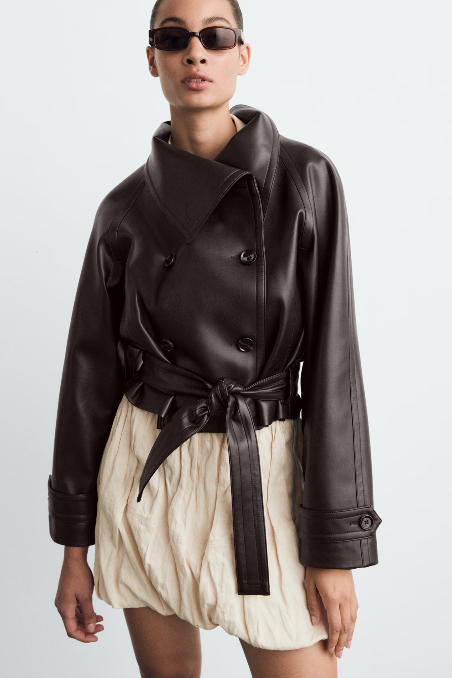 veste courte similicuir femme marron avec ceinture, vue de face