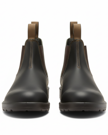Bottines Chelsea portées, languette arrière pour enfiler