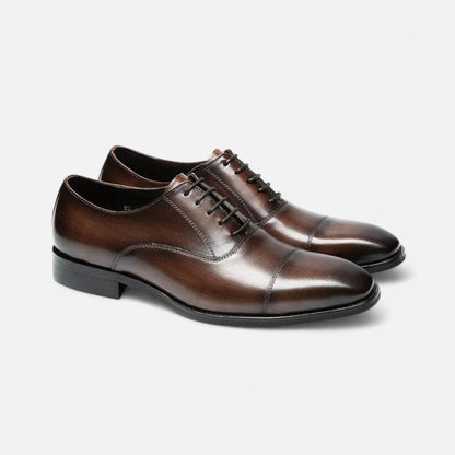 chaussures richelieu homme en cuir marron, vue de profil