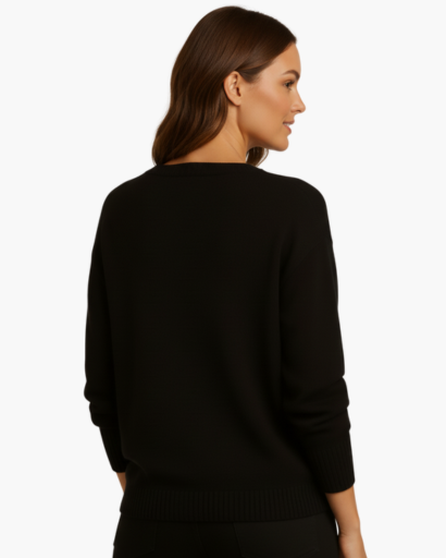Pull col V femme – détail col en V