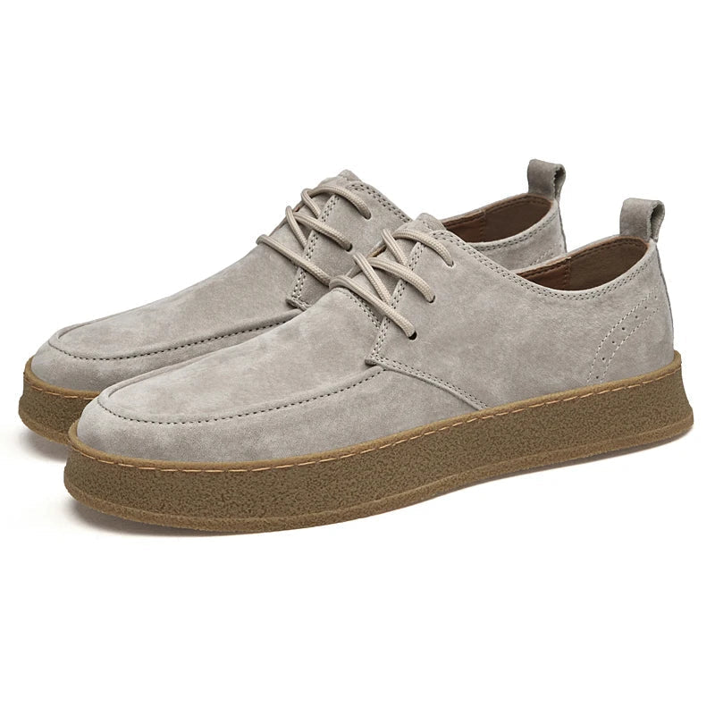 chaussures aspect daim beige homme, vue de côté