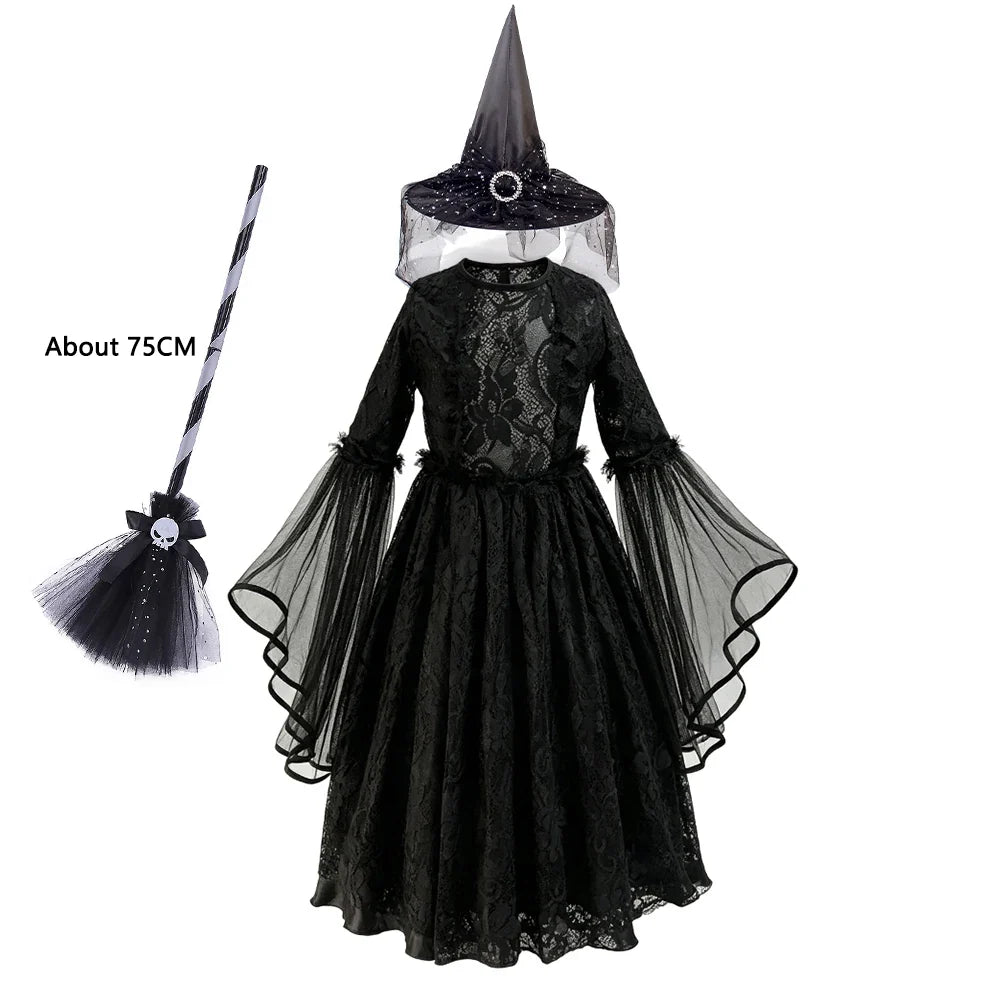 Robe gothique noire avec chapeau de sorcière et balai jouet