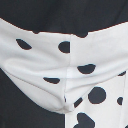 Gros plan sur le tissu tacheté du costume dalmatien