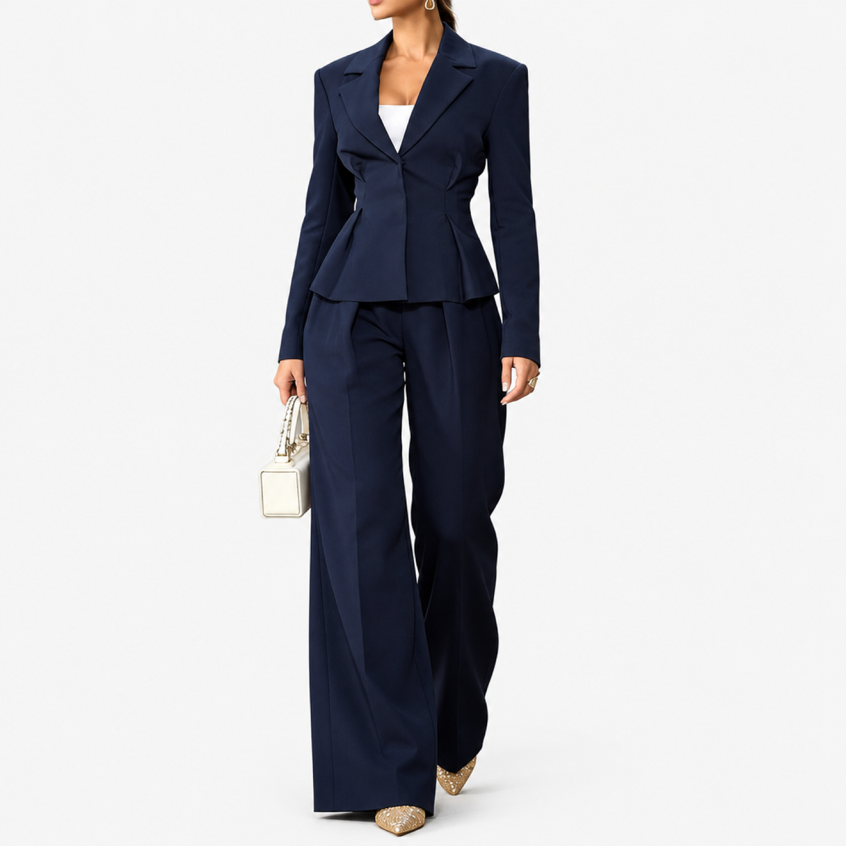 Tailleur blazer péplum bleu marine et pantalon large taille haute, vue de face sur mannequin fantôme