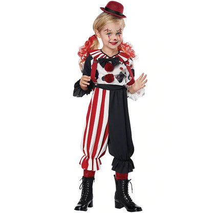 Fillette en costume de clown avec pantalon bouffant rayé