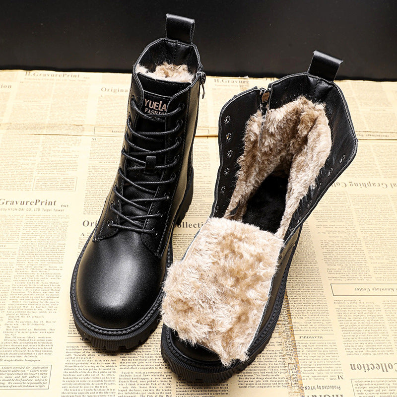 Bottes d'hiver en cuir noir, vue de face