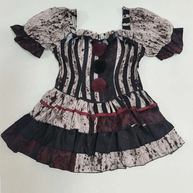 Robe de clown effrayante étalée à plat, vue de face