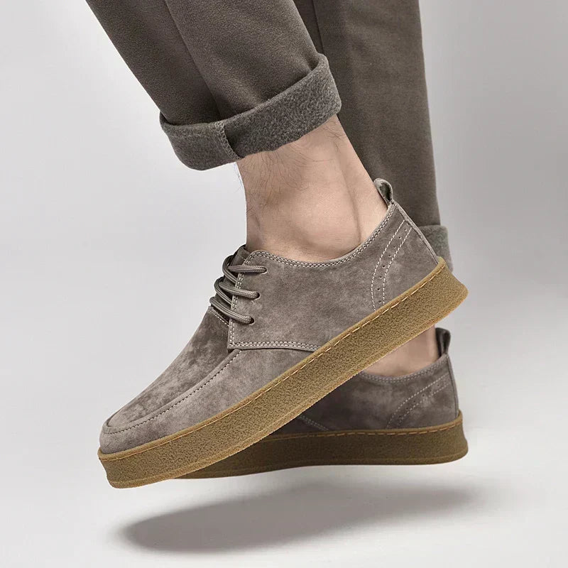 chaussures classiques aspect daim homme, vue de face