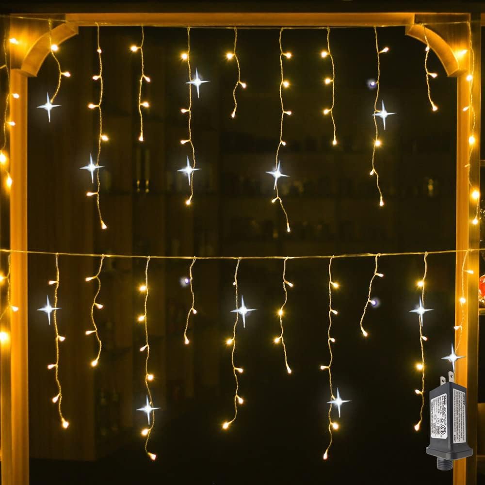 Rideau lumineux LED accroché sur une façade la nuit