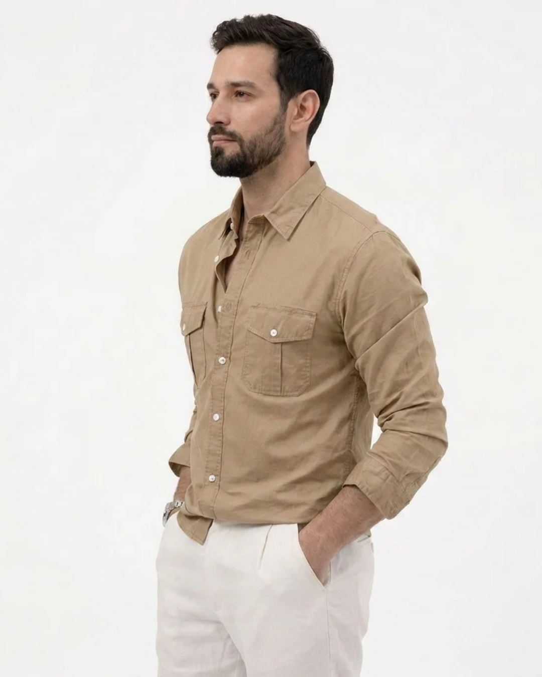 Chemise homme manches longues – gros plan sur les poches poitrine