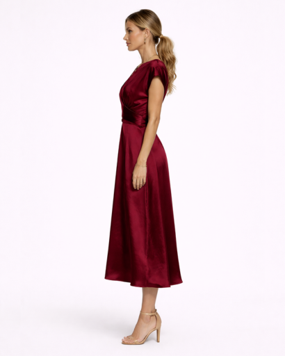 Robe Longue Satinée à Taille Nouée et Coupe Croisée Élégante