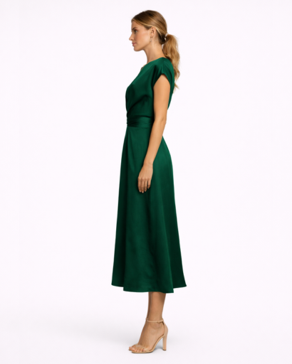 Robe Longue Satinée à Taille Nouée et Coupe Croisée Élégante