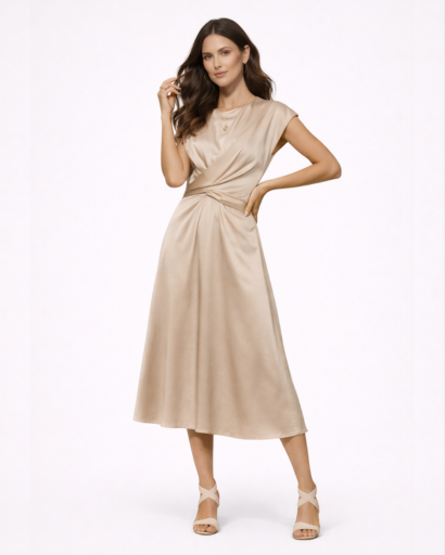 Robe Longue Satinée à Taille Nouée et Coupe Croisée Élégante