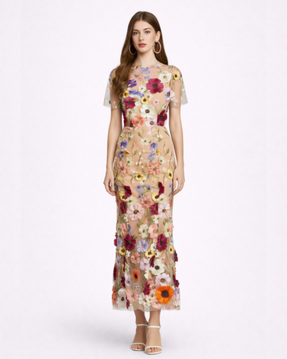 Robe Longue de Soirée Ajustée à Broderies Florales en Relief et Manches Courtes Transpantes