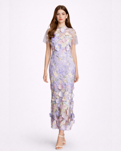 Robe Longue de Soirée Ajustée à Broderies Florales en Relief et Manches Courtes Transpantes