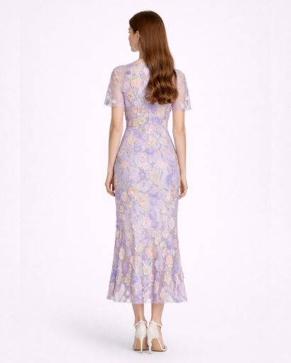 Robe Longue de Soirée Ajustée à Broderies Florales en Relief et Manches Courtes Transpantes