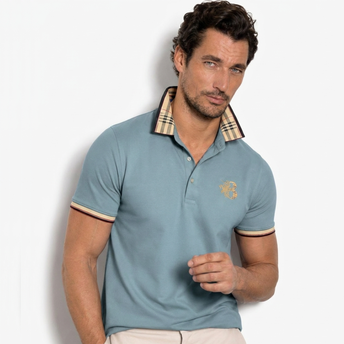 Top homme casual porté, vue de face