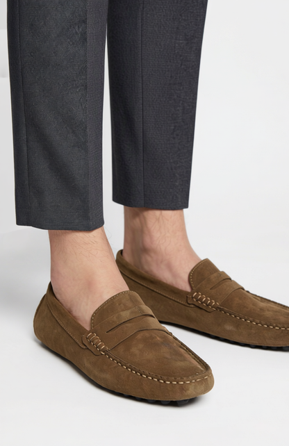 Mocassins homme en suédine coupe classique à enfiler