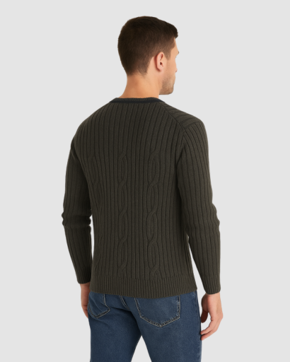 Pull Col V Homme – Élégance Classique au Quotidien