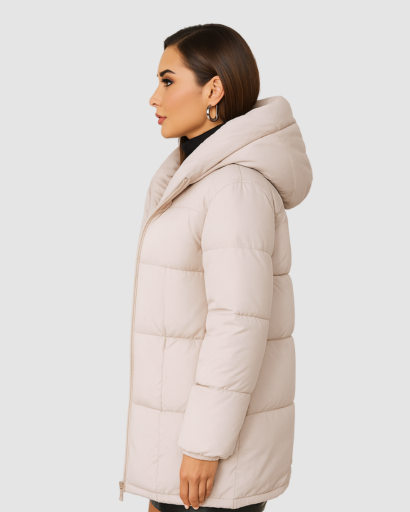 Manteau Long Matelassé à Capuche Femme – Élégance et Chaleur d’Hiver