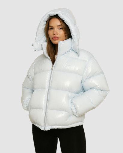 Doudoune Brillante Femme avec Capuche – Confort Hivernal et Style Moderne