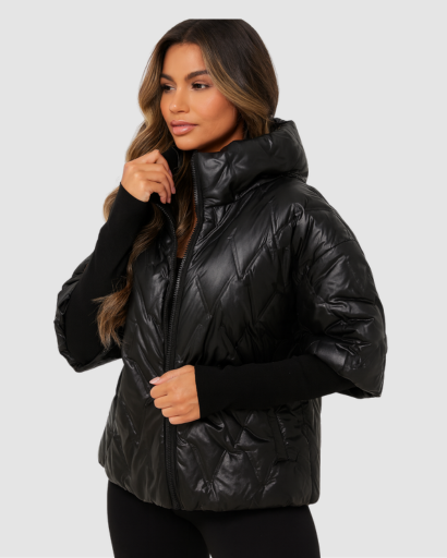 Doudoune Matelassée à Manches Courtes avec Capuche – Élégance Décontractée & Confort Hivernal