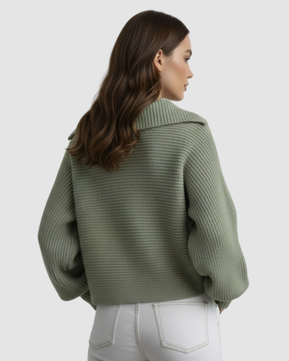 Pull Femme à Col Large – Maille Douce & Coupe Moderne