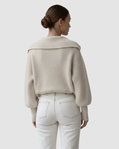 Pull Femme à Col Large – Maille Douce & Coupe Moderne