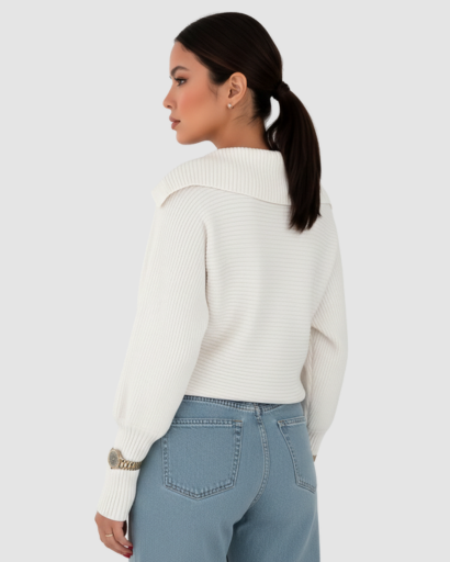 Pull Femme à Col Large – Maille Douce & Coupe Moderne