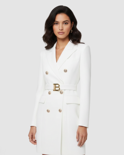 Robe Blazer Ajustée à Double Boutonnage avec Ceinture Logo — Chic & Élégant