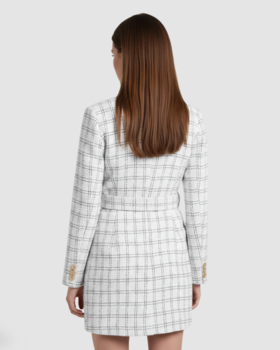 Robe Blazer Ajustée à Double Boutonnage avec Ceinture Logo — Chic & Élégant