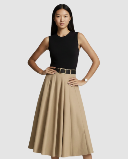 Robe mi-longue bicolore sans manches à jupe plissée évasée et ceinture à boucle dorée