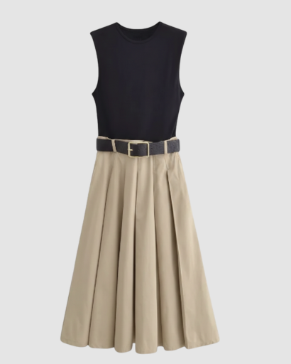 Robe mi-longue bicolore sans manches à jupe plissée évasée et ceinture à boucle dorée